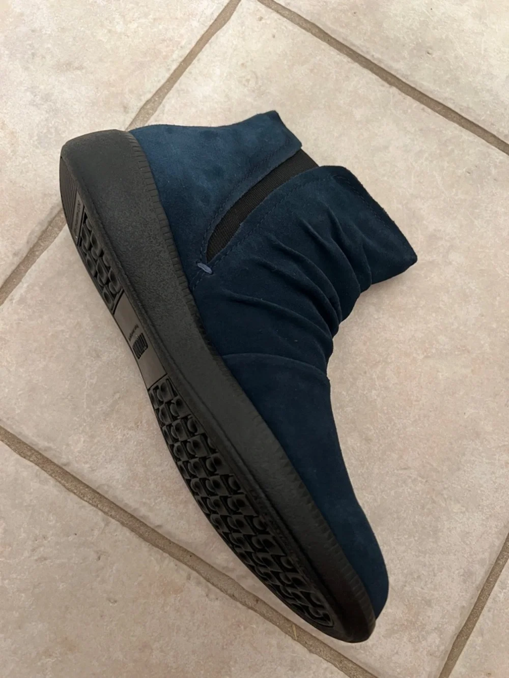 Deep Indigo Suede Women’s Munro Ankle Boots Featuring a Ruched Design Size 7